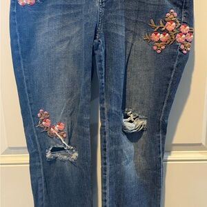 New York and Company distressed, curvy cropped boyfriend, jeans - size 6